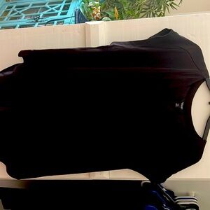 Short sleeve blouse.